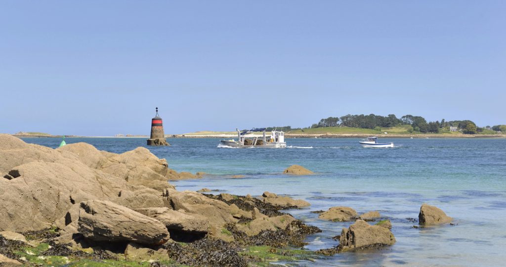 La Baie des Anges, a hotel with sea views in Finistère iStock 1400563804 Coastal landscape with boats and rocks - stay in brittany